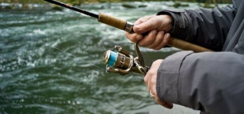 Pêcher au bord du Doubs