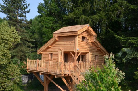 Nuit insolite dans une cabane perchée
