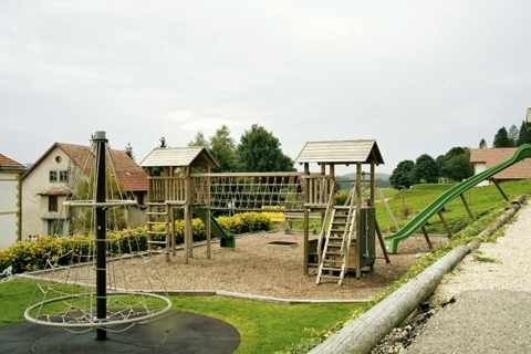 Au Village