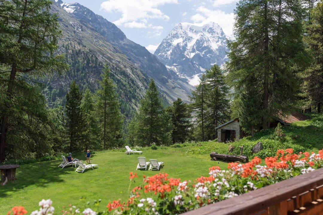 L'établissement est notamment connu pour sa terrasse, assurément l'une des plus belles de tout le Valais