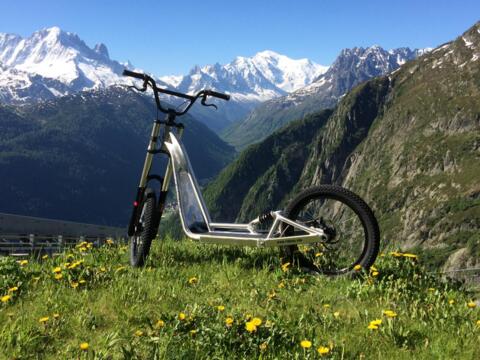 Descente à trottinette de la Creusaz aux Marécottes