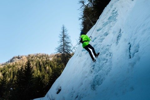 Escalade sur cascade de glace