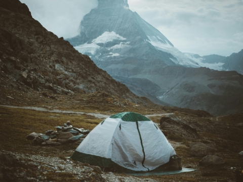 Vous pensiez camper en Valais cet été ? Nous avons une mauvaise nouvelle pour vous