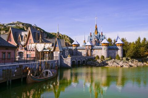 Disneyland Paris inaugure son village La Reine des Neiges