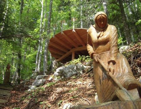 Skulpturenweg auf dem Mont Sujet