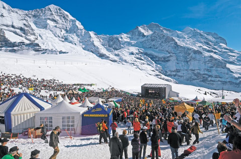 SnowpenAir vor Eiger, Mönch und Jungfrau