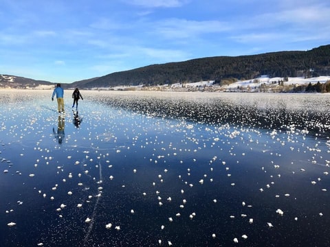 Der Lac de Joux ist teilweise gefroren!