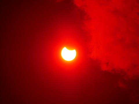 Nicht verpassen: die partielle Sonnenfinsternis am 25. ...