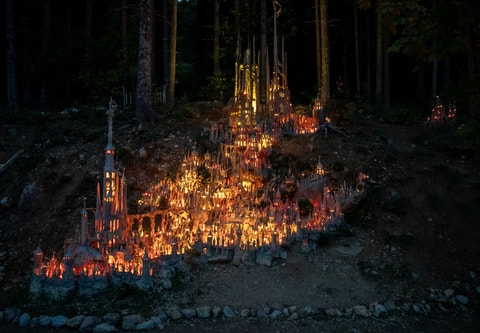 Das magische Schloss im Wald: die Citadelle de la Créat...
