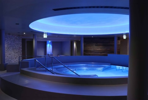 Cinq Mondes: Neues, luxuriöses Spa im Thermalbad Saillon