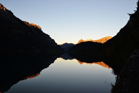 Bergsee-Badeplausch im Klöntal
