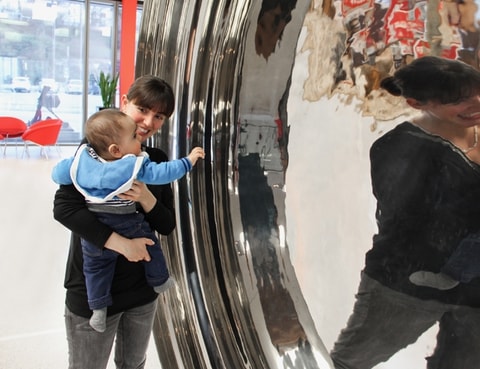 Führung für Eltern mit Baby im Forum Würth in Rorschach