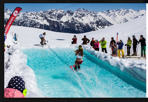 Iglu-Jam Waterslide im Iglu-Dorf in Davos