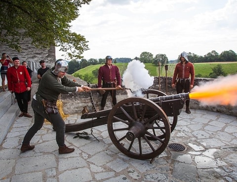 Mittelalter-Heereslager auf Schloss Lenzburg