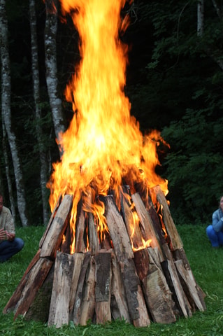Öffentliches Feuerlaufen