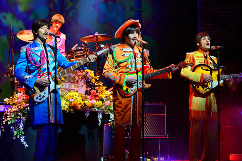 LET IT BE – Beatlemania