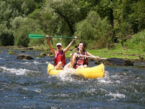 Kanu-Kajak-Abfahrt auf dem Doubs