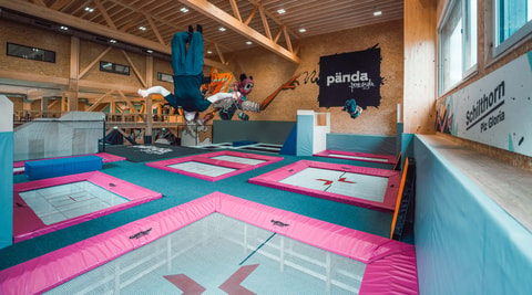 Pända Freestyle-, Trampolin- und Skatehalle