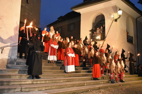 Traditioneller Hofsamichlaus-Auszug in Luzern