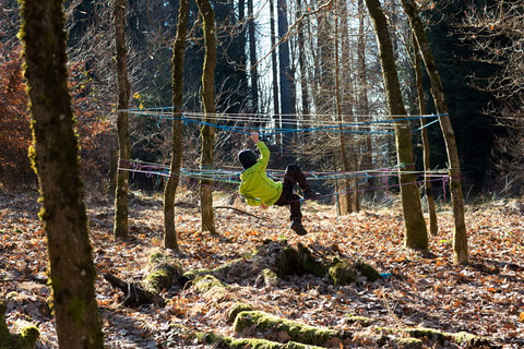 Abenteuer auf Seilkonstruktionen