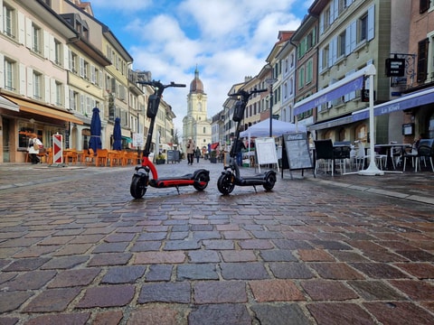 Schlössertour mit dem Elektrotrottinett in Morges