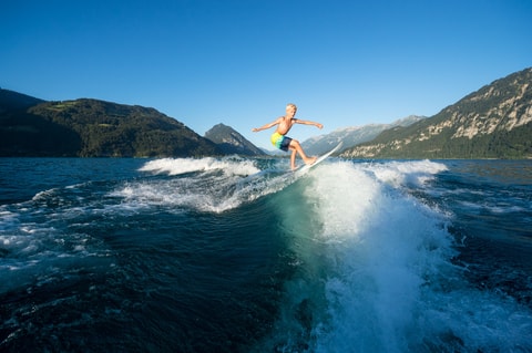 Wasserski und Wakesurf auf dem Thunersee