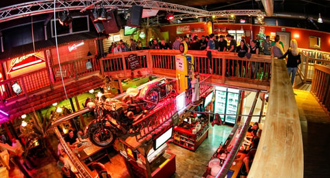 Playoff American Bar & Restaurant und Bowling