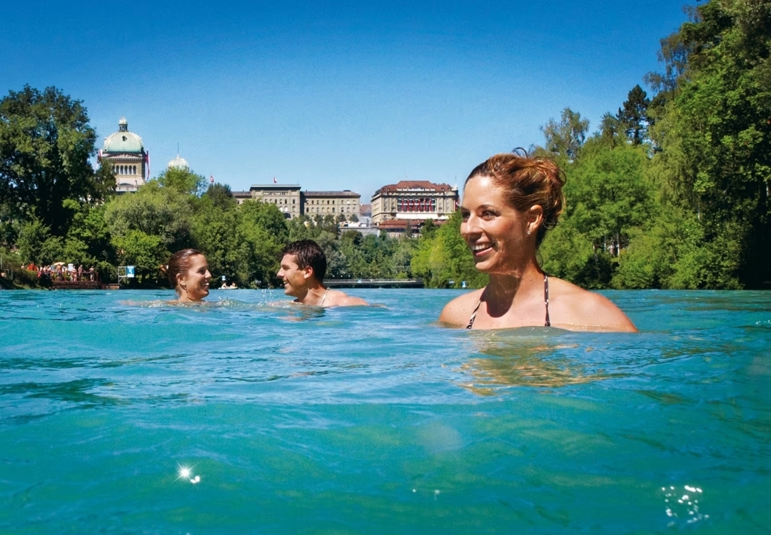 Envie de piquer une tête à la piscine de Marzili ?