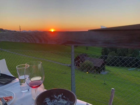 Sunset-Laternen-Picknick auf dem Baumwipfelpfad