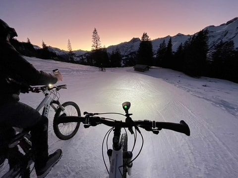 Snowbike-Downhill auf der Elsigenalp