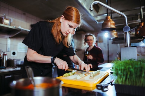 Kitchen Around – Backstage Dining Tour Zermatt