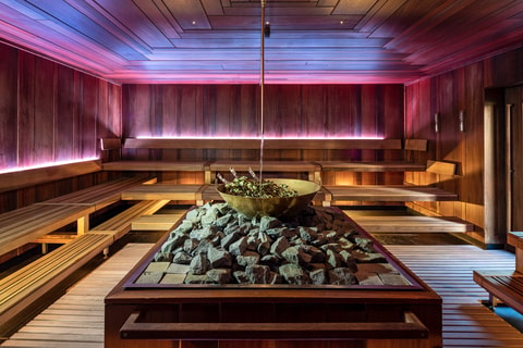 Saunalandschaft in der Tamina Therme