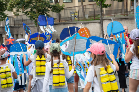 La chaleur aura eu raison du cortège, tant attendu par les écoliers