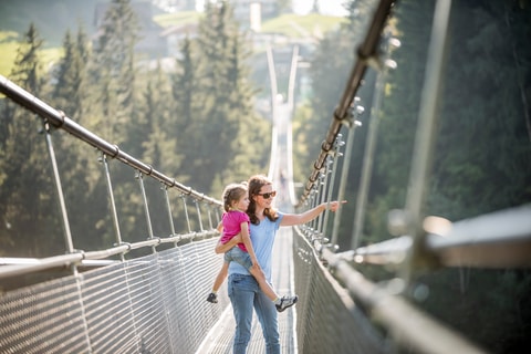 Fussgänger-Hängebrücke Skywalk