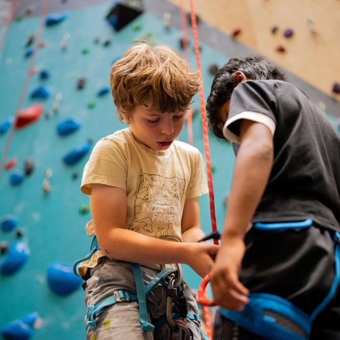 Stages d&rsquo;escalade et de trampoline à L&rsquo;Entrepôt (FR)