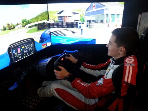 Be a pilot! Fahr- und Flugsimulator – Fly & Race Zürich