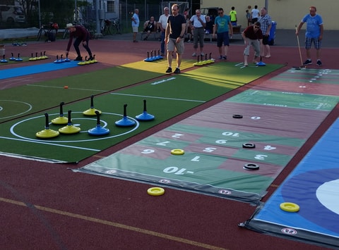 Teppichcurling und Shuffleboard