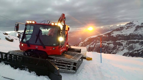 Kopilot im Pistenbully im Torrent