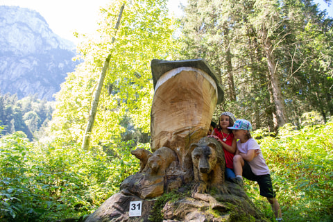 Holzskulpturen-Erlebnisweg im Niederurnertäli
