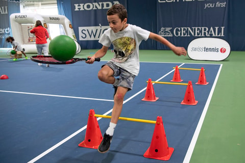 Familien-Tennisfest in Rot und Weiss