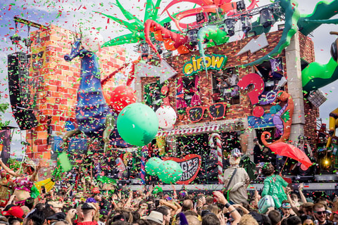 Street Parade – grösste Techno-Party der Welt in Zürich...