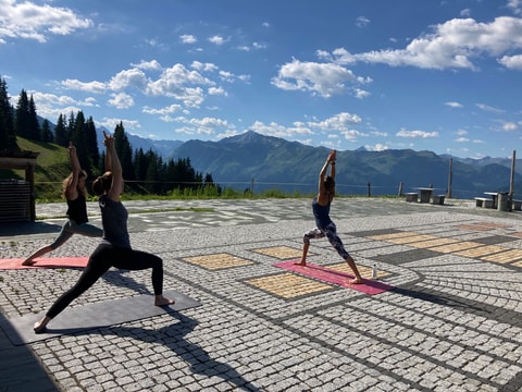 Yoga auf der Madrisa