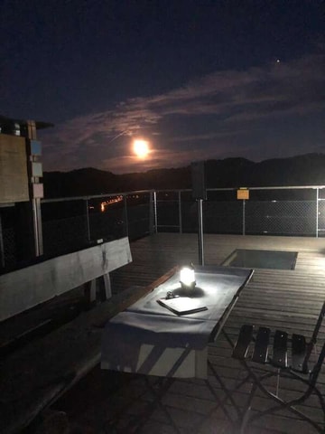 Mond-Laternen-Picknick auf dem Baumwipfelpfad