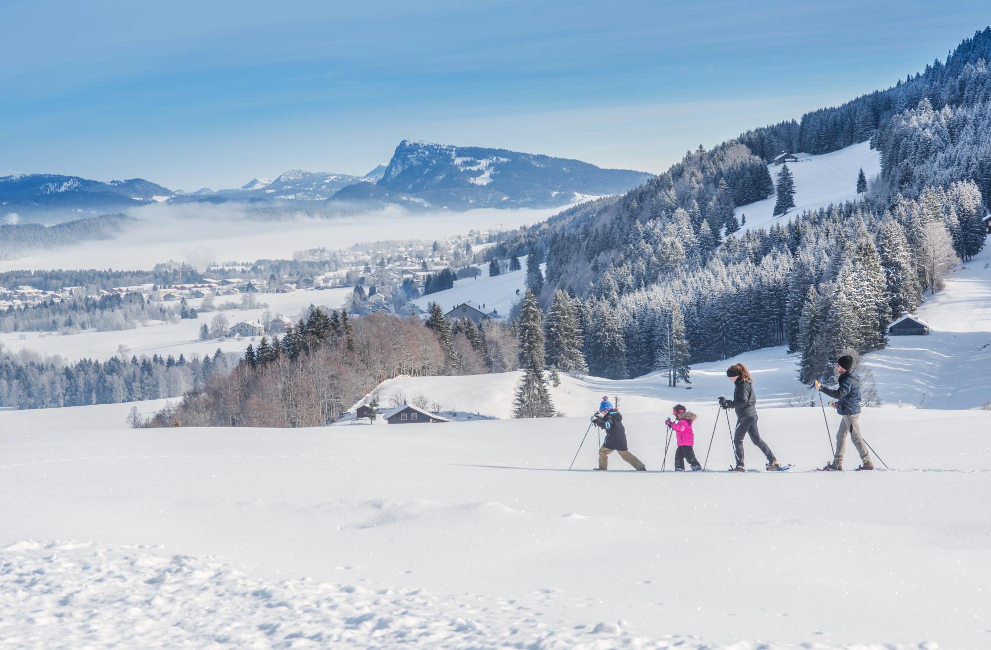 Raquettes en famille à la Vallée de Joux - hiver