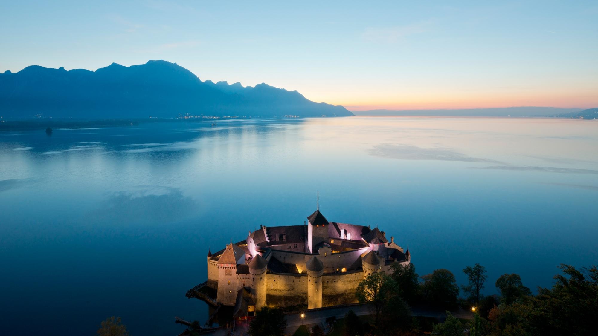 Chateau de Chillon, Lake Geneva, Switzerland скачать
