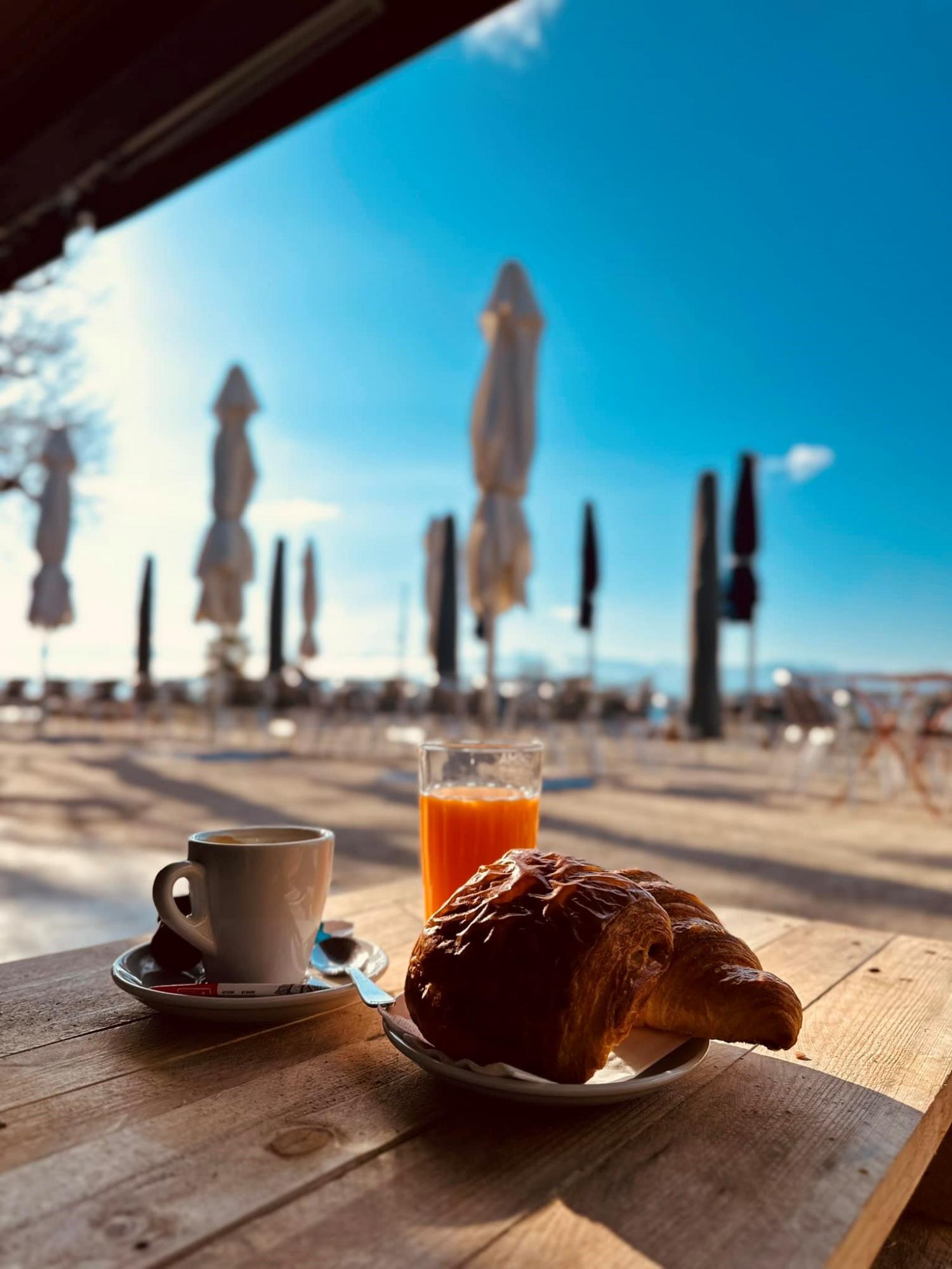 Buvette de la plage de Perroy