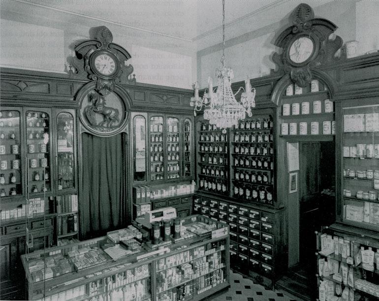 Pharmacie de Saint-Bernard à Moudon  en 1997