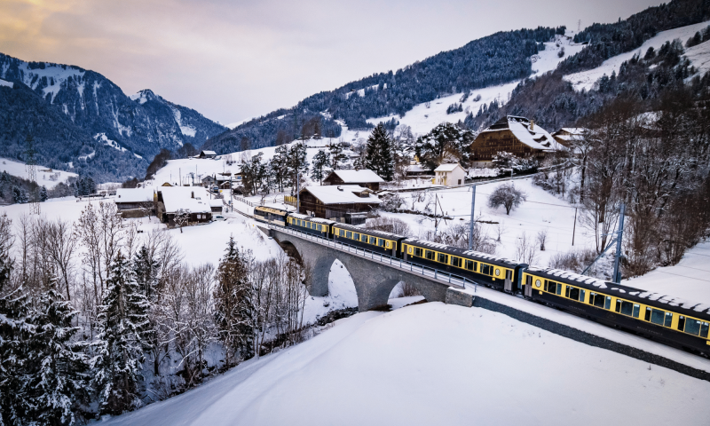 MOB Goldenpass Belle Epoque train - Rossinière - Winter