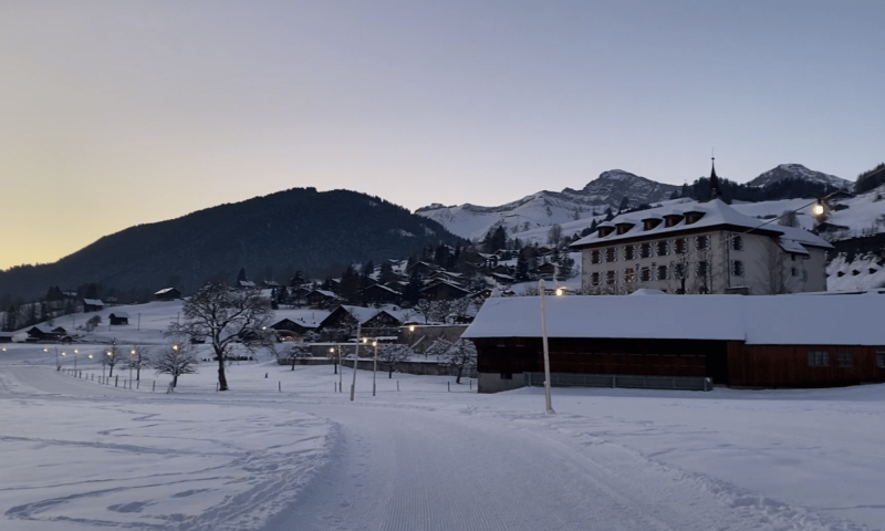 Winter walk around the castle at the end of the day - Winter - Rougemont - Alice Jaquillard