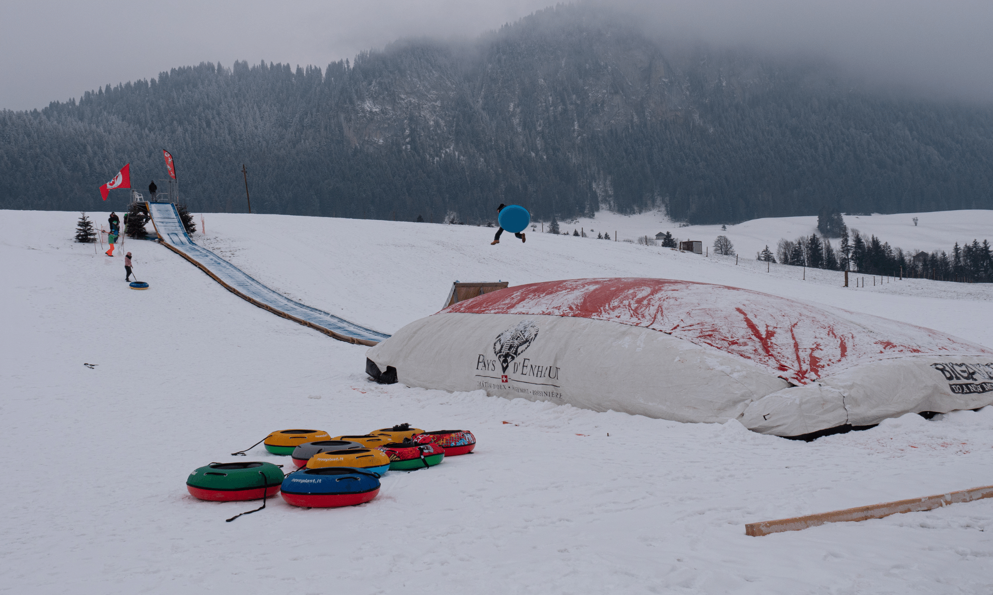 Big air bag with buoy at Jardin d'Oex Neiges - Winter - Chax - Vaud Promotion-Zoé Rey